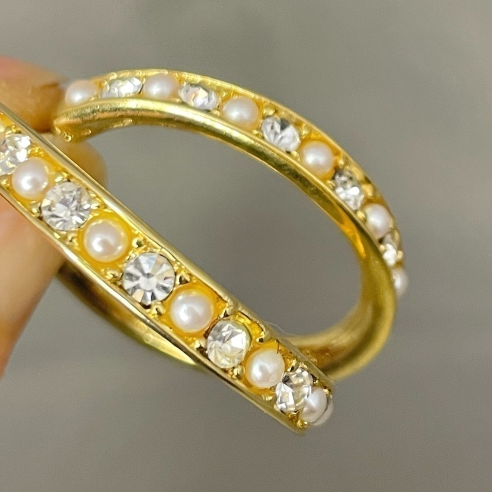 Vintage TRIFARI Signed Gold Tone Hoop Earrings Faux Diamond Rhinestone Pearls - Picture 7 of 7